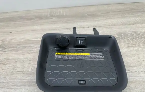 Toyota RAV 4 (XA50) Wireless charging module 861C042010C1 082961701840 CAQU28X0AJ