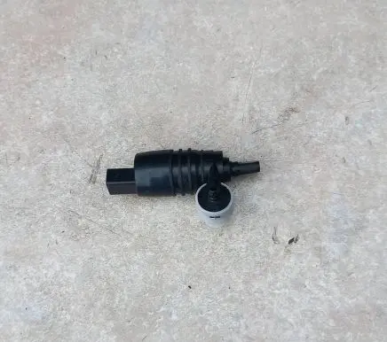 BMW 5 G30 G31 Windscreen/windshield washer pump 7388349 M170714 170722