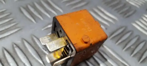 BMW 3 E46 Other relay 1378238
