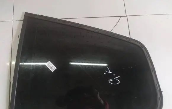 Volkswagen Sharan Rear side window 