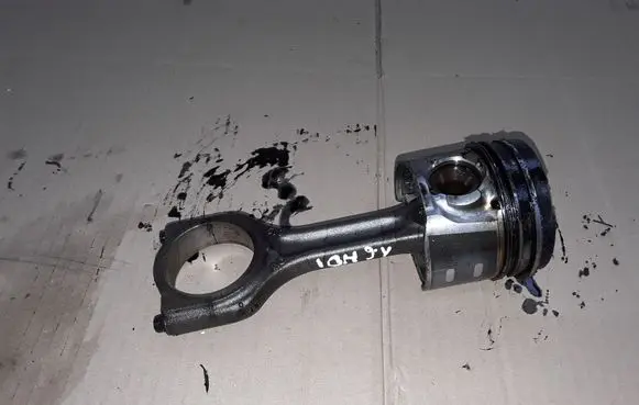 Citroen C3 Picasso Piston with connecting rod 619