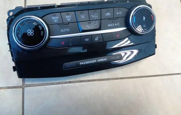 Ford Puma Climate control unit MN1T18C612HB NE69779