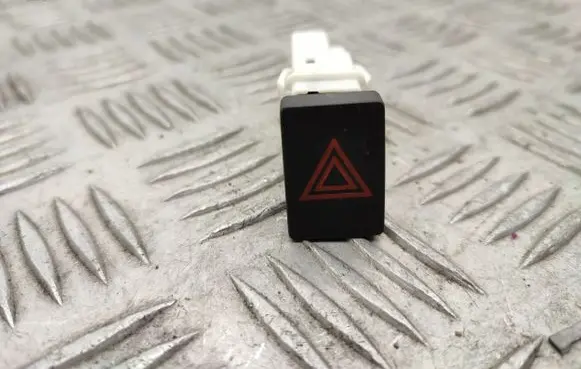 Nissan Qashqai Hazard light switch