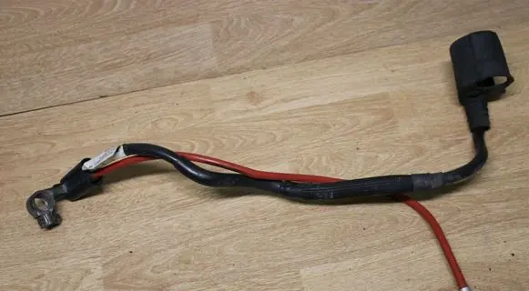Volkswagen PASSAT B6 Positive cable (battery) 1K0971228L