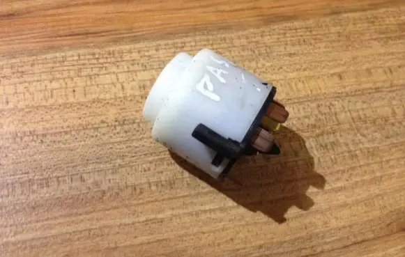 Volkswagen PASSAT B5 Ignition lock contact 4b0905849