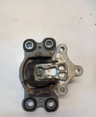 Volvo S60 Engine mount bracket 31262710