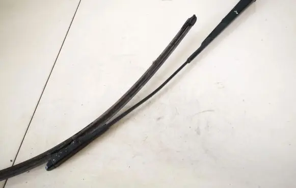 Opel Zafira B Front wiper blade arm 13145563L