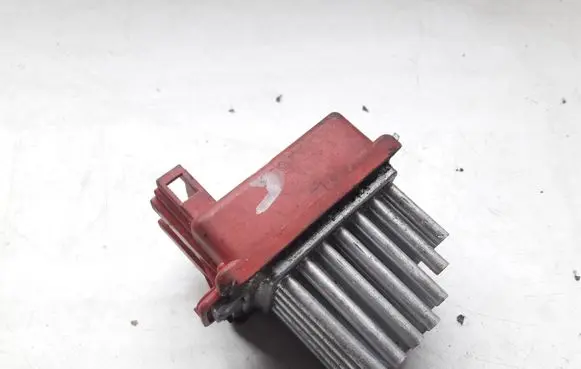 Audi A4 S4 B6 8E 8H Heater blower fan relay 