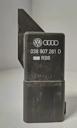 Volkswagen PASSAT B6 Glow plug pre-heat relay 0281003038 038907281D