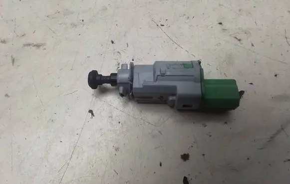 Renault Laguna II Clutch pedal sensor 8200276360B