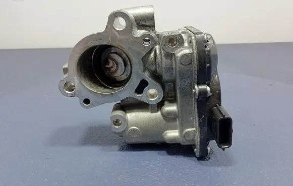 Chevrolet Express Throttle body valve 147100361R