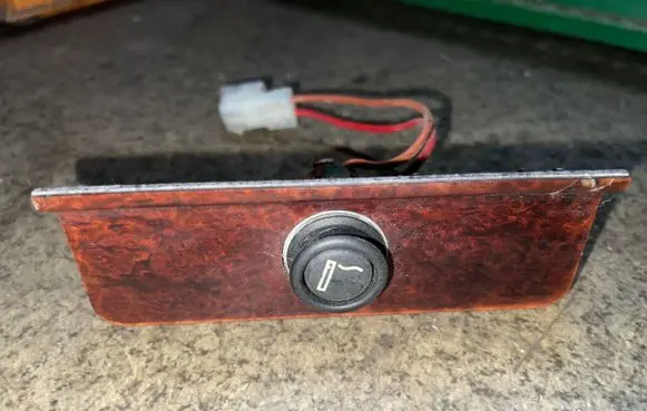 BMW 7 E38 Cigarette lighter 51168165302