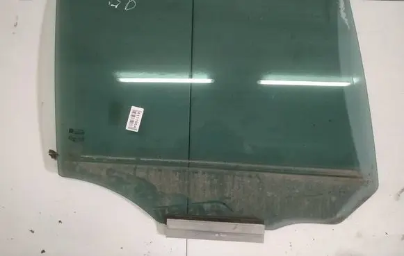 Opel Zafira B Rear door window glass AS3