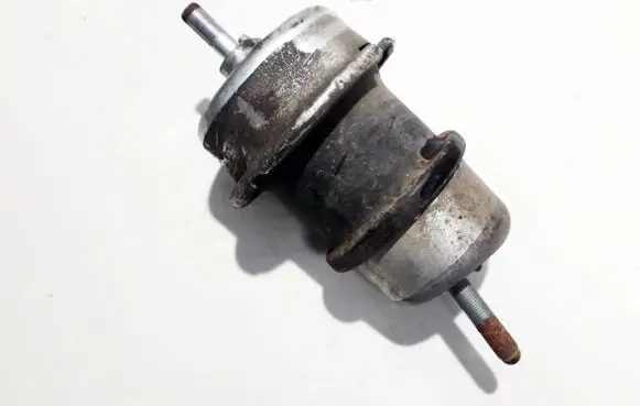 Lexus IS 200-300 Engine mount bracket