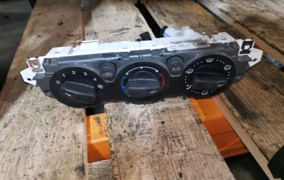 Ford Focus Climate control unit 3M5T19980AD