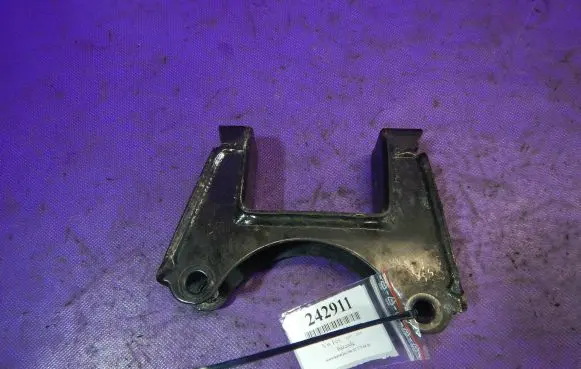 Volkswagen Fox Gearbox mounting bracket