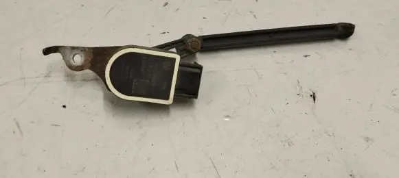 Headlight/headlamp level sensor