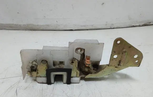 Mazda 323 F Front door lock