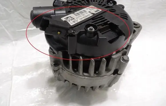 Opel Corsa F Generator/alternator 9835689480