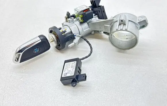 Opel Insignia A Ignition lock 13501003 20912838