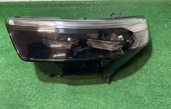 Ford Explorer VI Headlight/headlamp LB5B13W030
