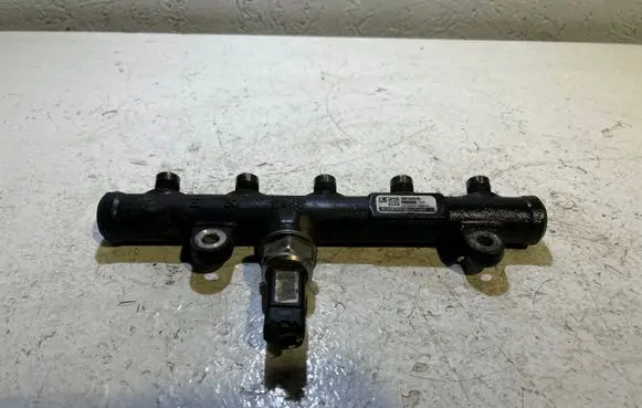 Volvo V50 Fuel main line pipe 9681649580