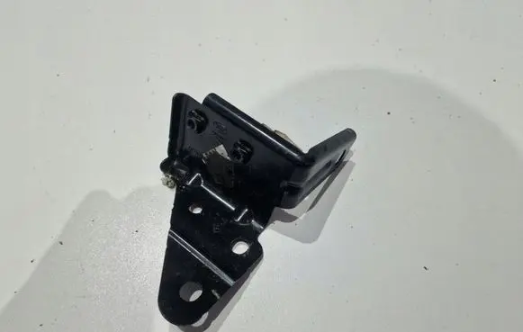 Fender mounting bracket