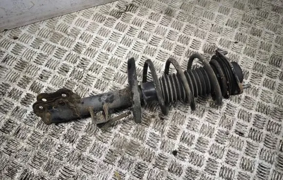 Hyundai i40 Front shock absorber/damper 546613Z330