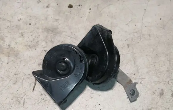 Volvo S80 Horn signal 08635072 08635071