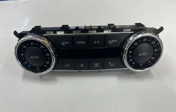 Mercedes-Benz C W204 Climate control unit A2049001007 261002 Q01HW3810