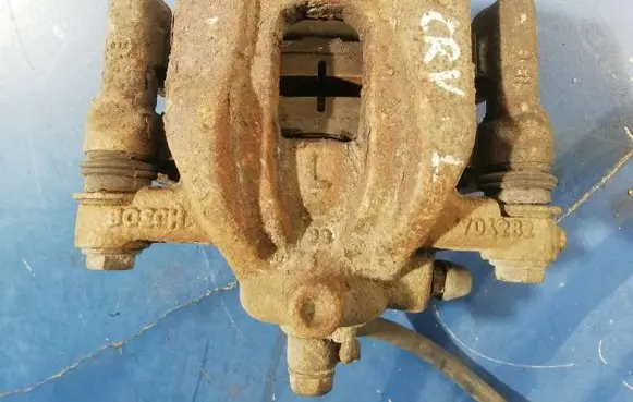 Honda CR-V Rear brake caliper Y04282