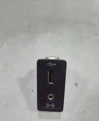 Volkswagen Crafter USB socket connector 5G0035222E 5Q0035726E 5Q0035724