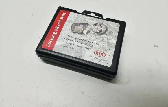 KIA Sportage Anti-theft wheel nuts and lock LP490ADU00