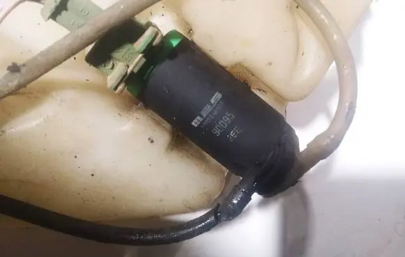 Peugeot 206 Windscreen/windshield washer pump 90095