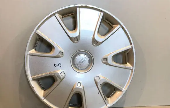 Ford Fiesta R14 wheel hub/cap/trim 6S611130BA