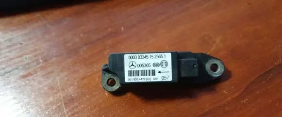 Mercedes-Benz C W203 Airbag deployment crash/impact sensor 0018204426
