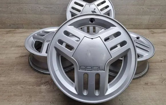Opel Corsa A R14 alloy rim 90185116