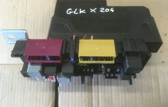 Mercedes-Benz GLK (X204) SAM control unit 2049065702