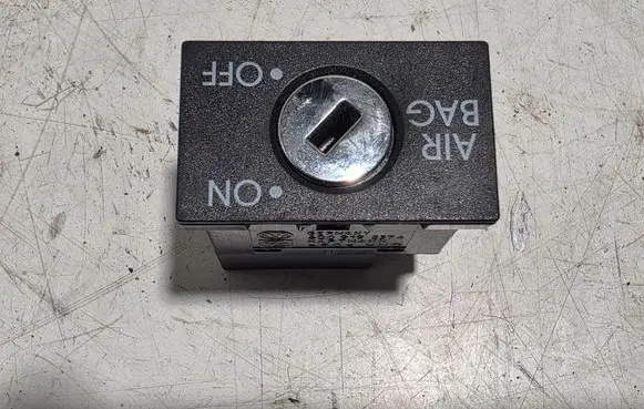 Skoda Fabia Mk1 (6Y) Passenger airbag on/off switch 6Q0919237A