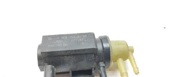 Mercedes-Benz C W204 Turbo solenoid valve A0091533128 17T147 70078208