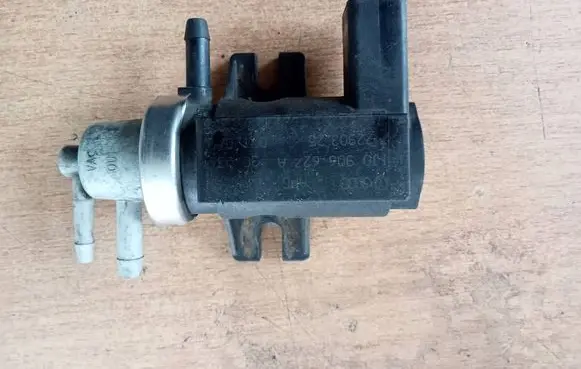 Volkswagen II LT Turbo solenoid valve 1J0906627A 72290325 03T202