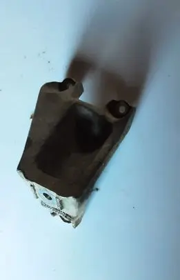 Audi A8 S8 D3 4E Engine mounting bracket 4E0199307BR