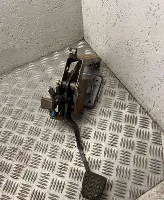 Toyota Avensis Verso Brake pedal 