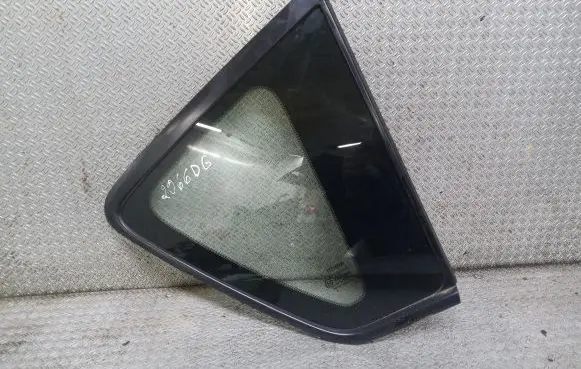 Toyota Corolla Verso AR10 Rear side window