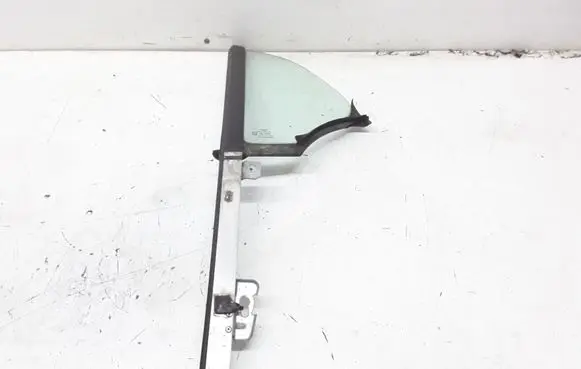 Smart ForTwo I Front vent window/glass (coupe) 
