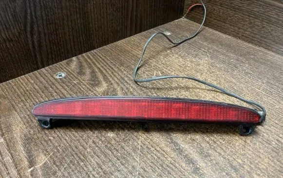 Third/center stoplight