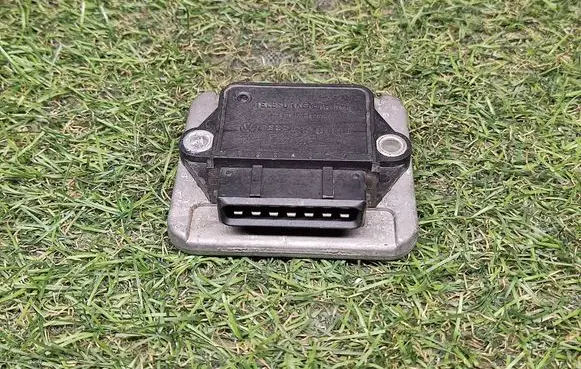 Volkswagen PASSAT B3 Ignition amplifier control unit 191905351B