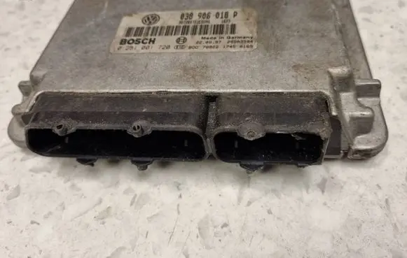 Volkswagen PASSAT B5 Engine control unit/module 038906018P 28SA3504 0281001720