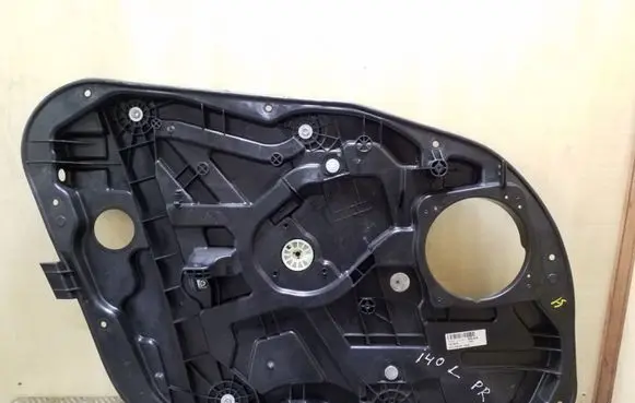 Hyundai i40 Front window lifting mechanism without motor 824703ZXXX
