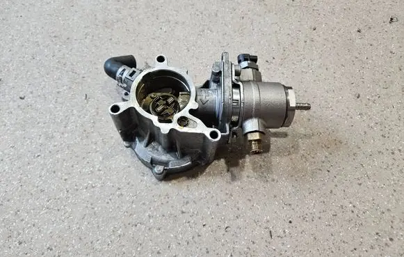 Audi A8 S8 D4 4H Vacuum pump 06J145100G 06J127025G